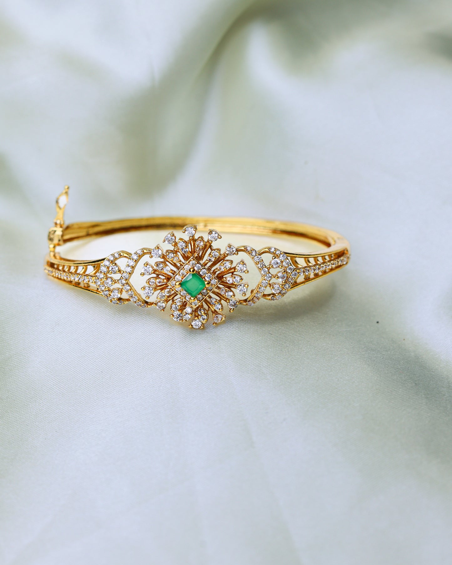 Emerald Floral Grace Kada – Openable Free Size – By Suwarnikaa Jewels