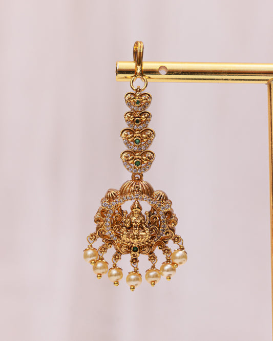 Saanvika Pearl Tikka by suwarnikaa jewels