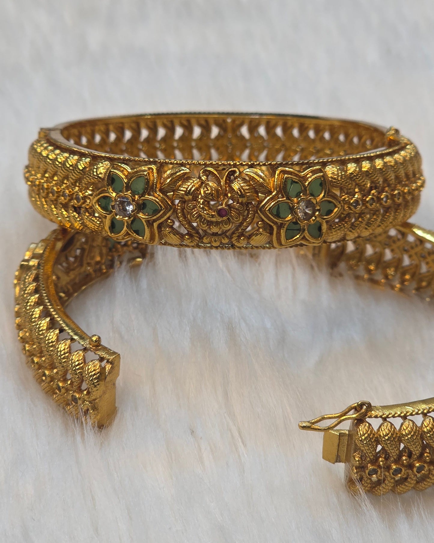 Padmavarna Vaibhava Openable Bangles(2.6)