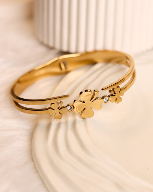 Golden Clover Charm Bracelet (Anti Tarnish & Gold Polish)