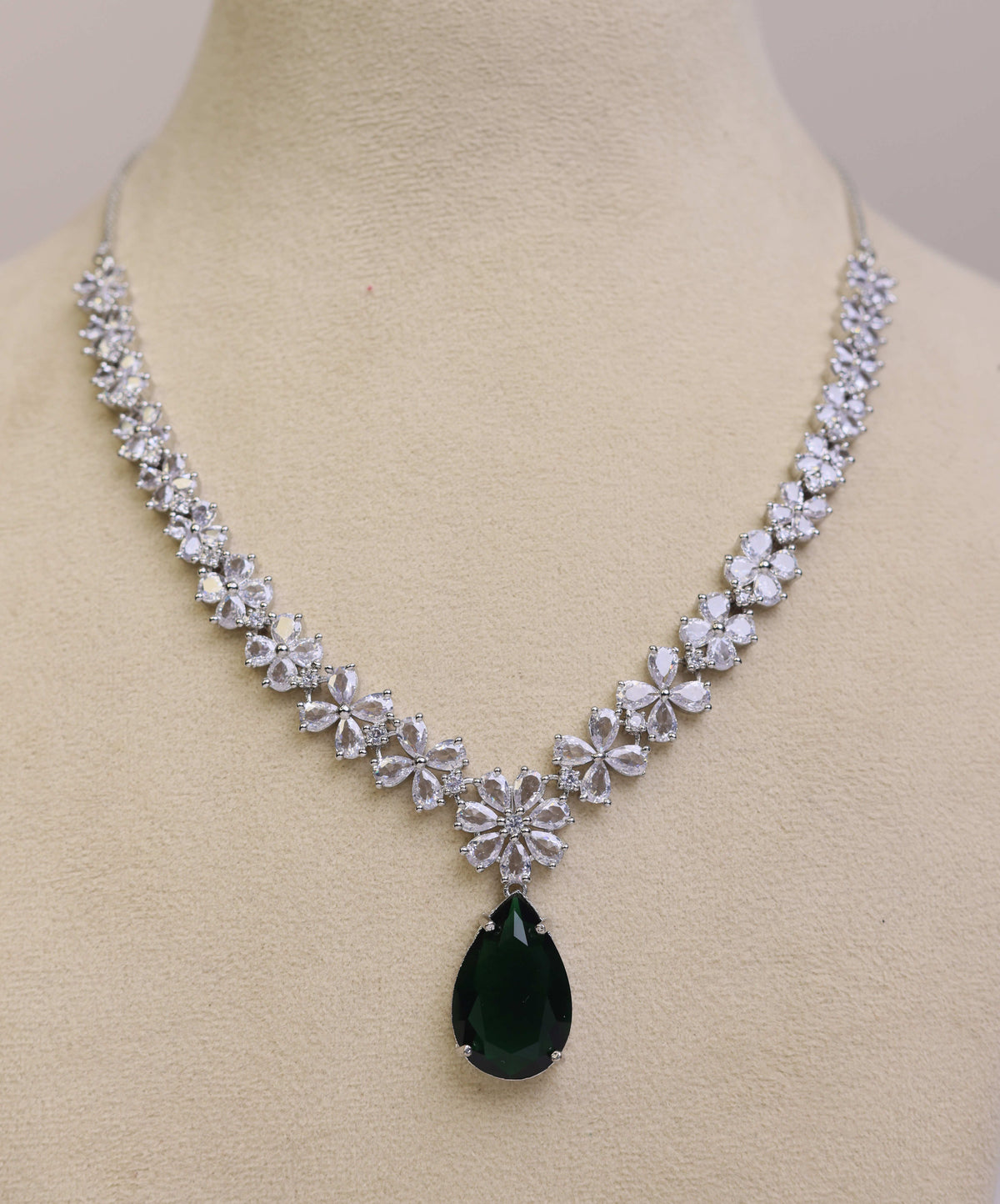 Emerald Glow by suwarnikaa jewels