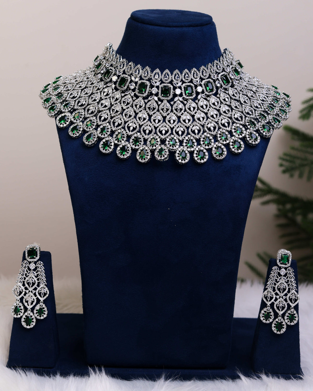The Emerald Grandeur — SUWARNIKAA Jewels