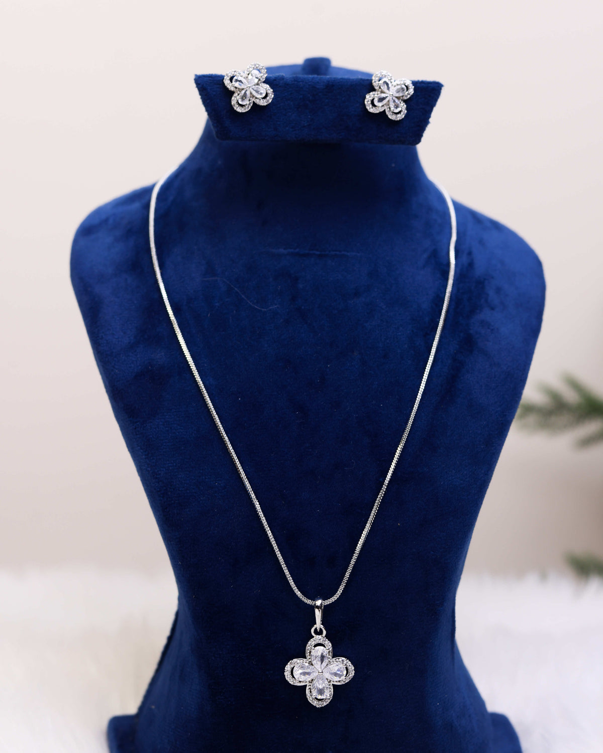 Flora Luxe by suwarnikaa jewels