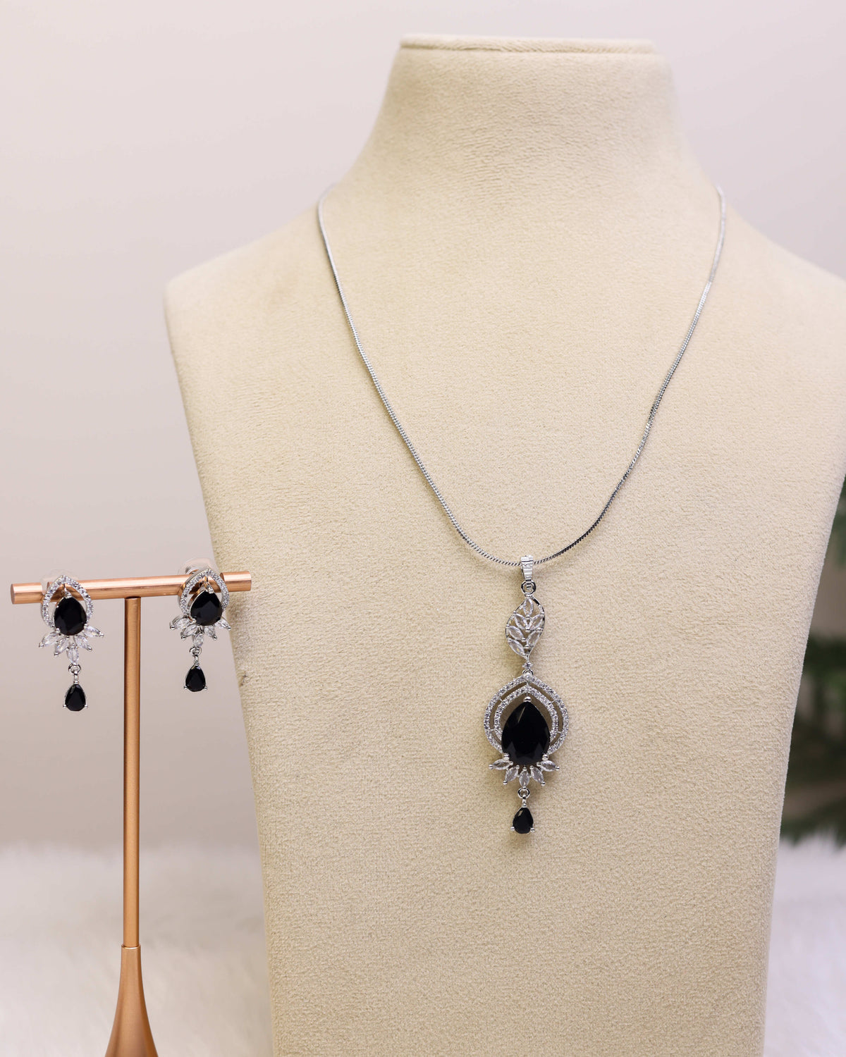 BLACK Crush by suwarnikaa jewels