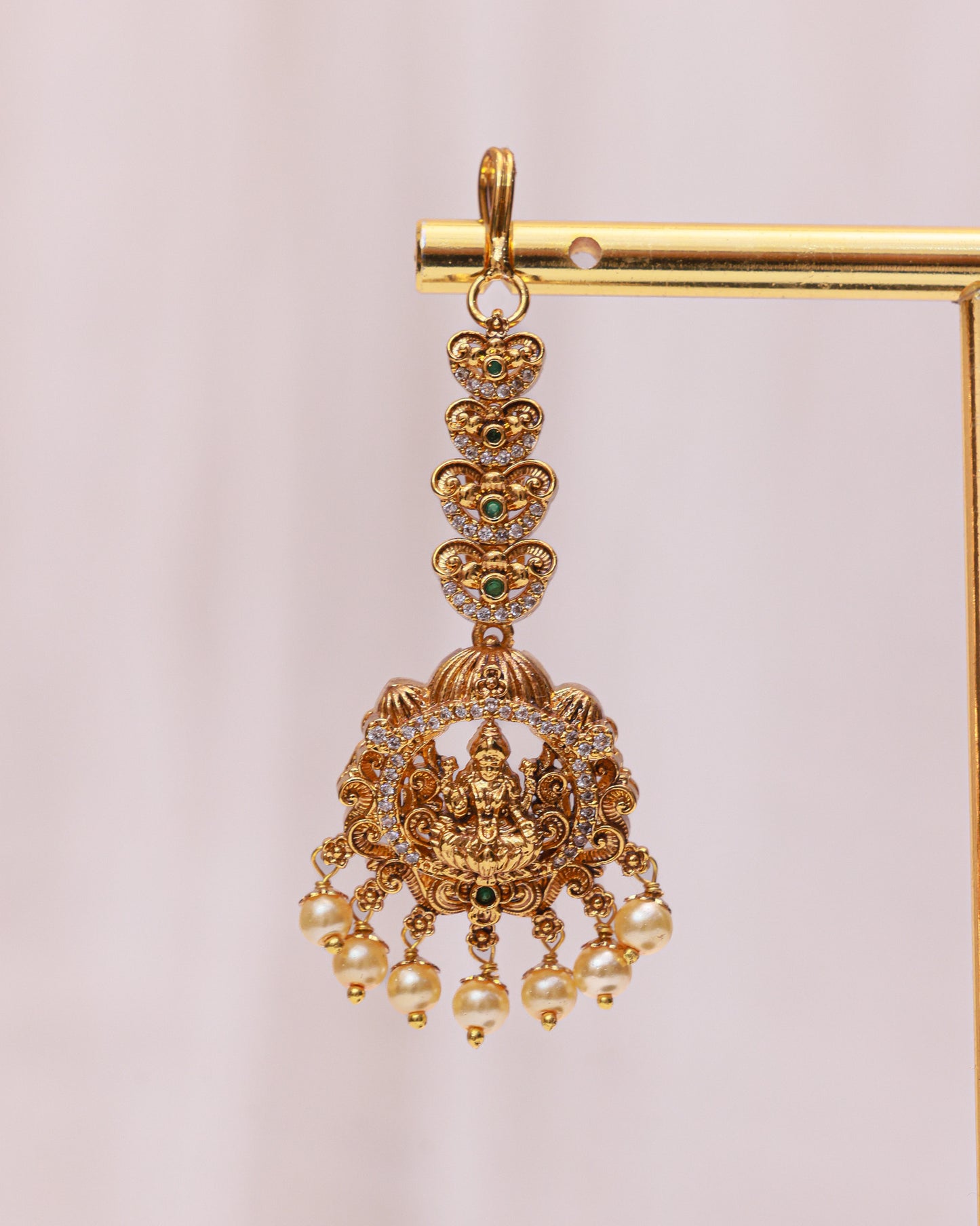 Saanvika Pearl Tikka by suwarnikaa jewels