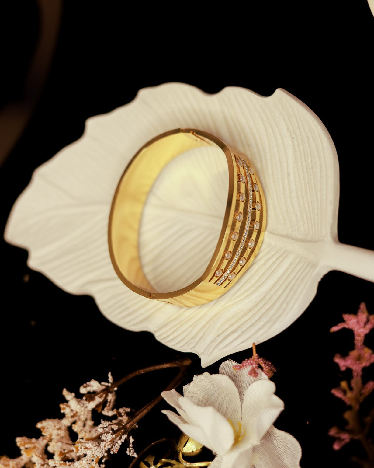 Suwarnikaa’s Pearl Sync Bracelet (Anti Tarnish & Gold Polish)